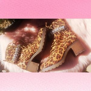 Shoe Republica Leopard boots